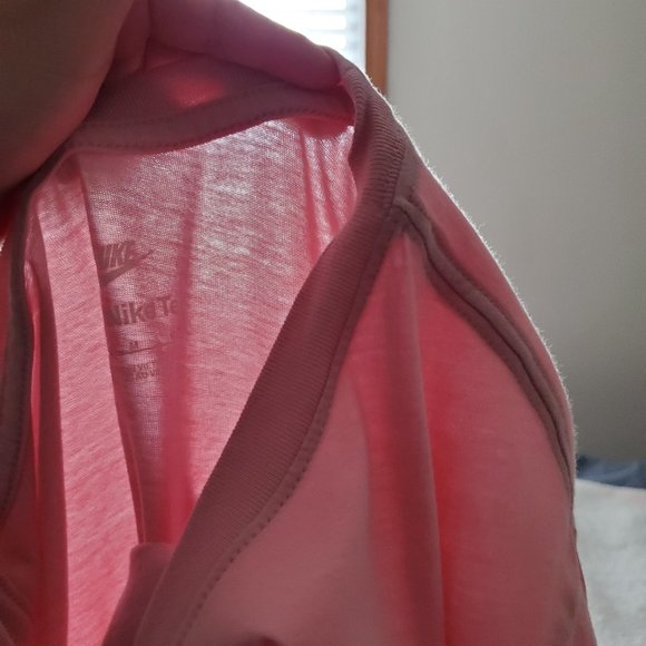 Nike  Men's T-Shirt Sportswear Club- Pink Glaze Medium - Picture 5 of 5